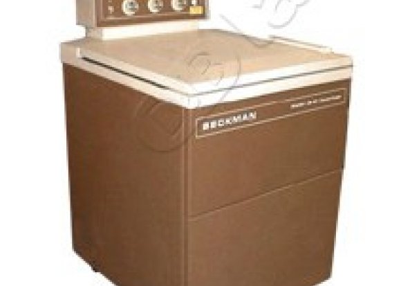 Beckman J2-21 Centrifuge 