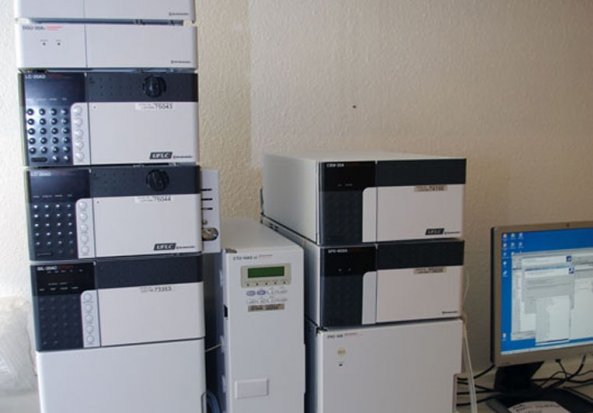 HPLC Shimadzu LC20 and Infors HTMultifors Liquid Chromatograph (LC)